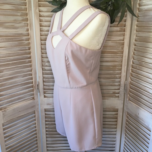 ✴️LAST ONE✴️ MEDIUM SLEEVELESS ROMPER WITH UNIQUE STRAPPY DETAILS - Picture 2 of 7